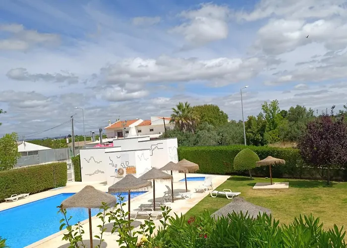 De - Modern 1 Bedroom With Communal Pool Fa アパート