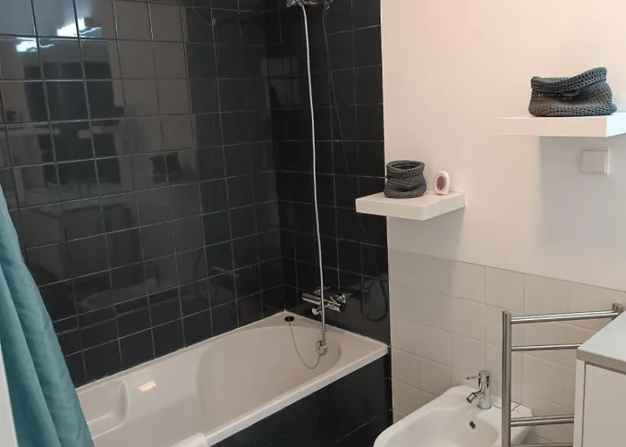 De - Modern 1 Bedroom With Communal Pool Fa